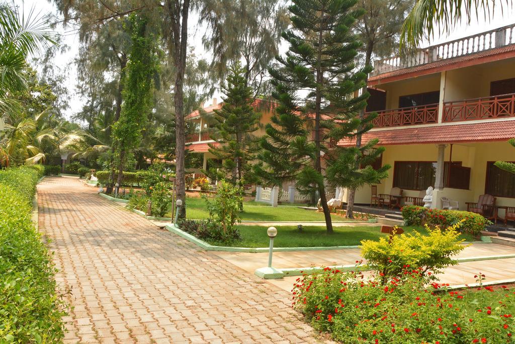Sea Breeze Beach Resort Mahabalipuram Exteriör bild