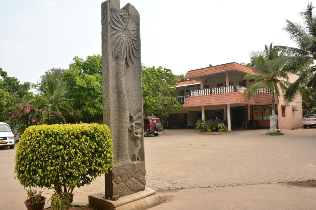 Sea Breeze Beach Resort Mahabalipuram Exteriör bild