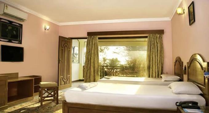Sea Breeze Beach Resort Mahabalipuram Exteriör bild