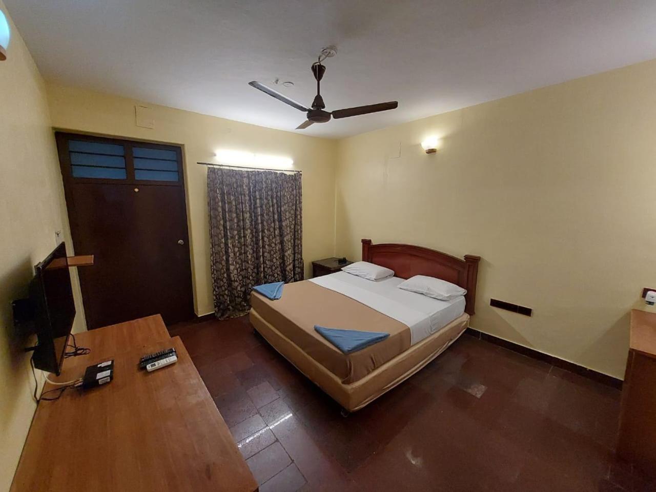 Sea Breeze Beach Resort Mahabalipuram Exteriör bild