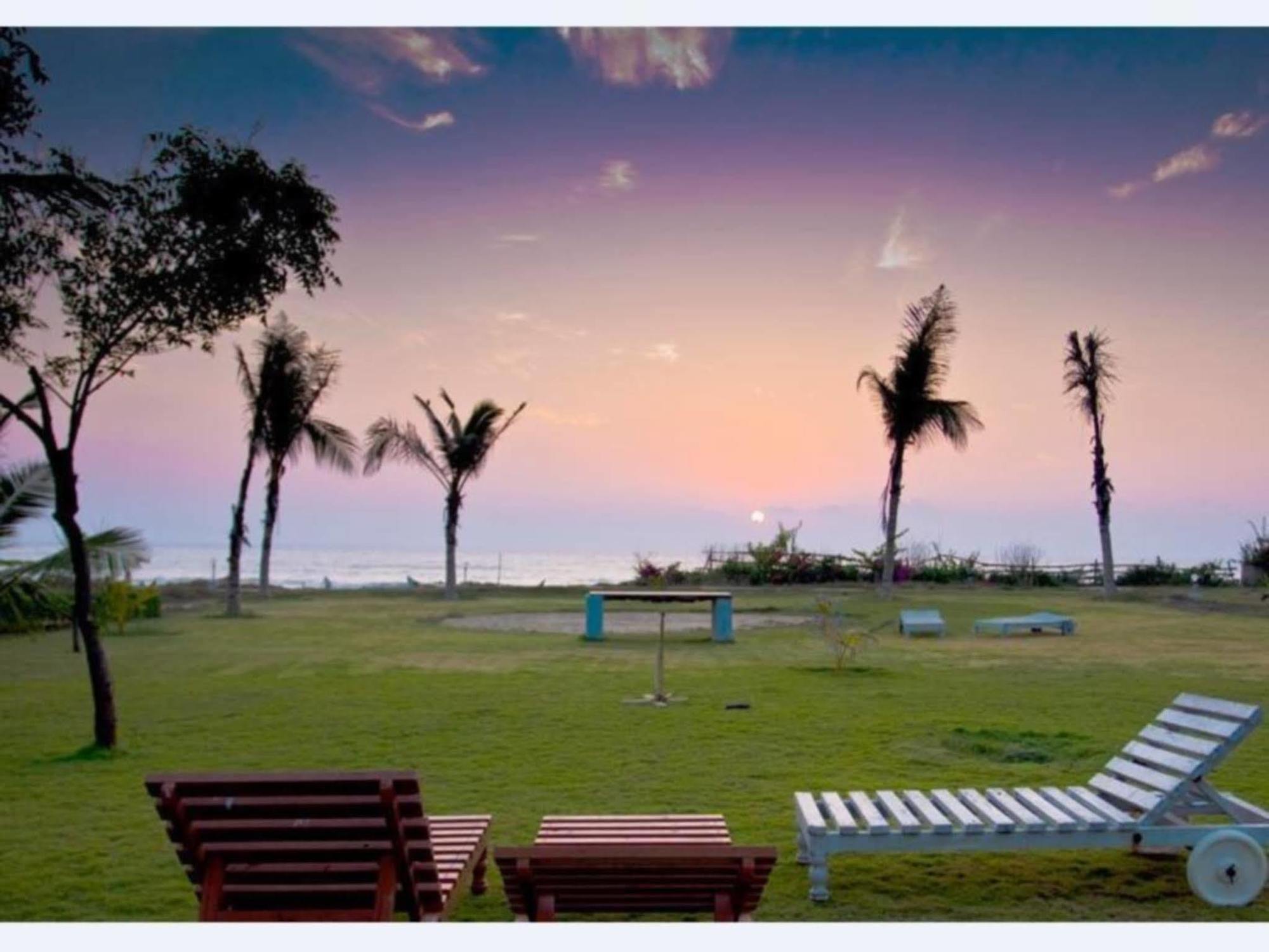 Sea Breeze Beach Resort Mahabalipuram Exteriör bild