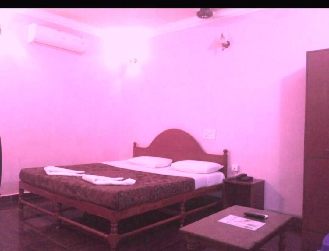 Sea Breeze Beach Resort Mahabalipuram Exteriör bild